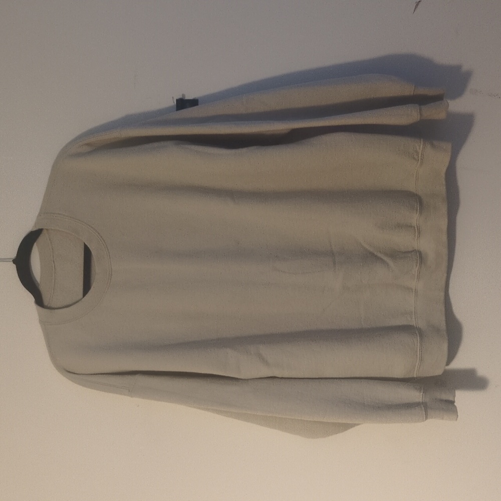 2 XL creme crewneck